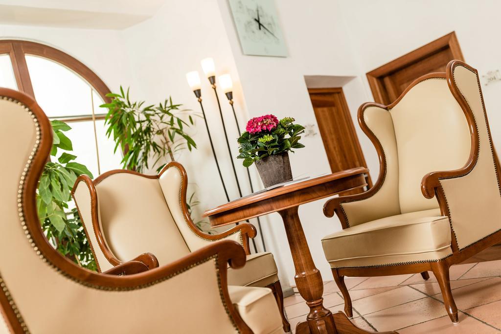 Hotel Restaurant Lilie ヴィピテーノ エクステリア 写真